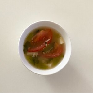 小松菜とトマトと油揚げのお味噌汁